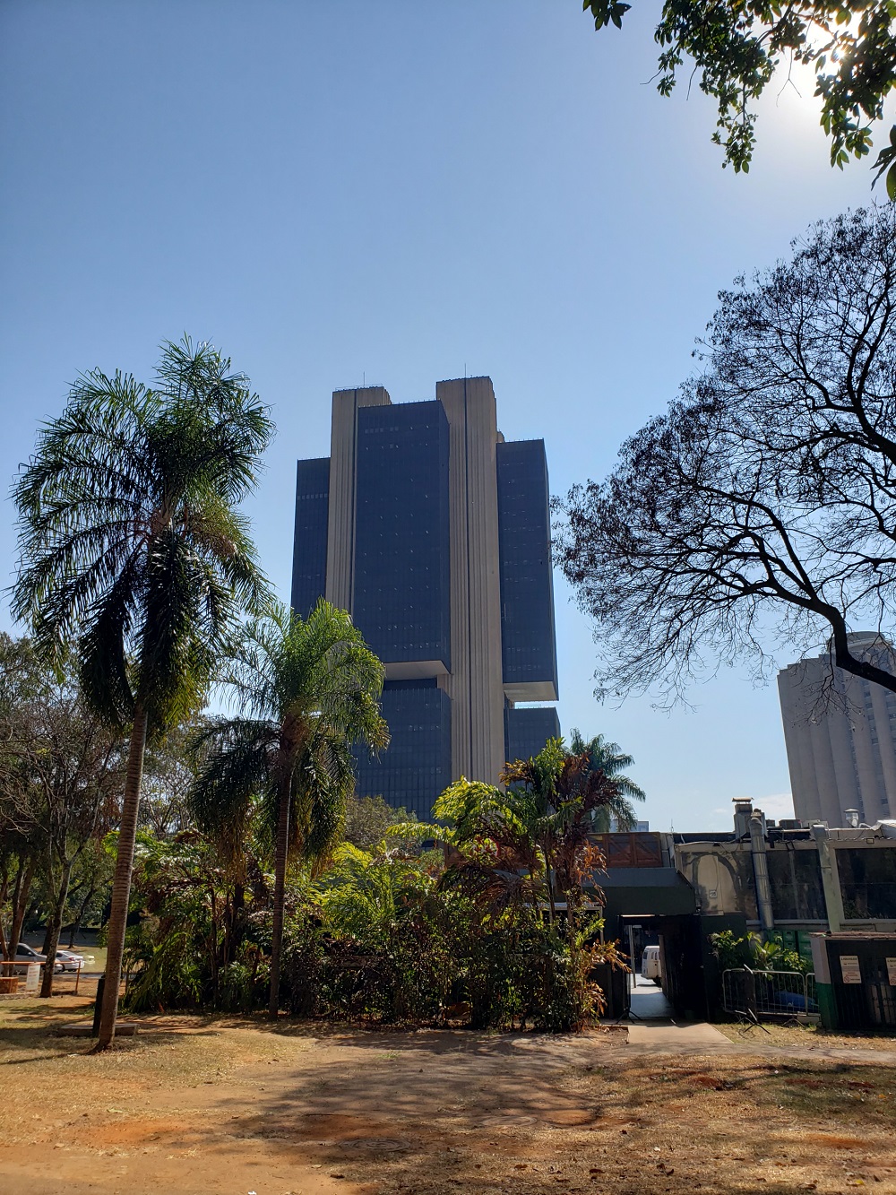 Fotografia do Banco Central do Brasil em um dia durante a tarde.