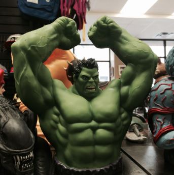Trabalho e estudo: como conciliar. Imagem mostra um Super-herói: O Incrível Hulk.
