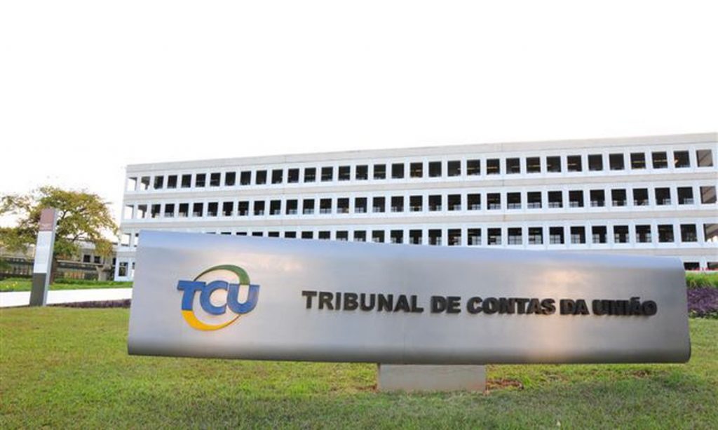 Concursos da área de controle: A imagem mostra uma foto da fachada do prédio do TCU - Tribunal de Contas da União