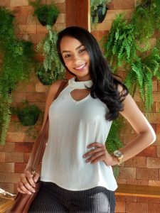 Izana Oliveira aprovada no Concurso SMV