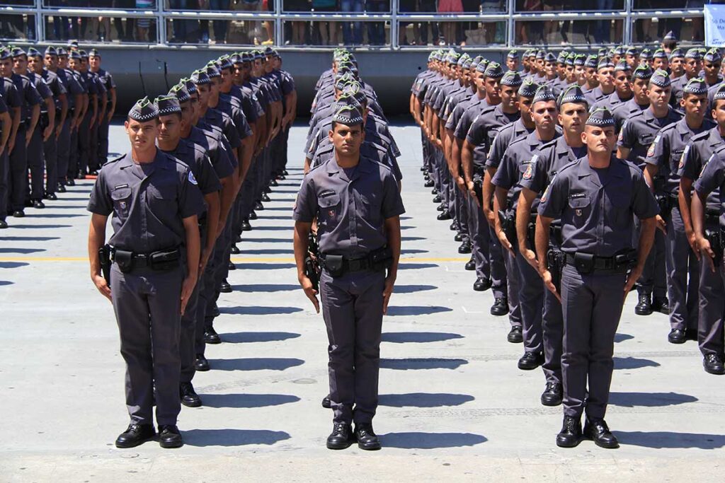 policiais militares fardados em sp. confira os salários do concurso pm sp saúde.