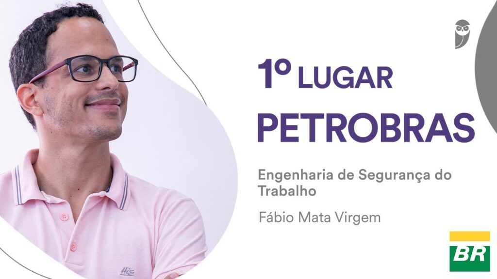 Fábio Mata sorrindo, comemorando sua aprovação em primeiro lugar no concurso da Petrobras para engenheiro de segurança do trabalho.