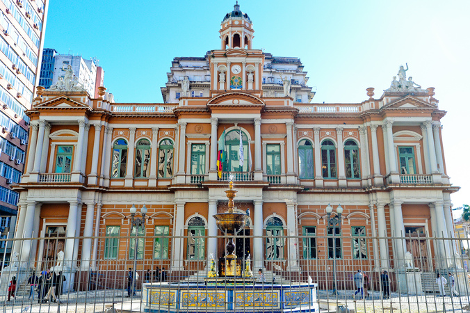 Edital da Prefeitura Municipal de Porto Alegre é publicado com 51 vagas.