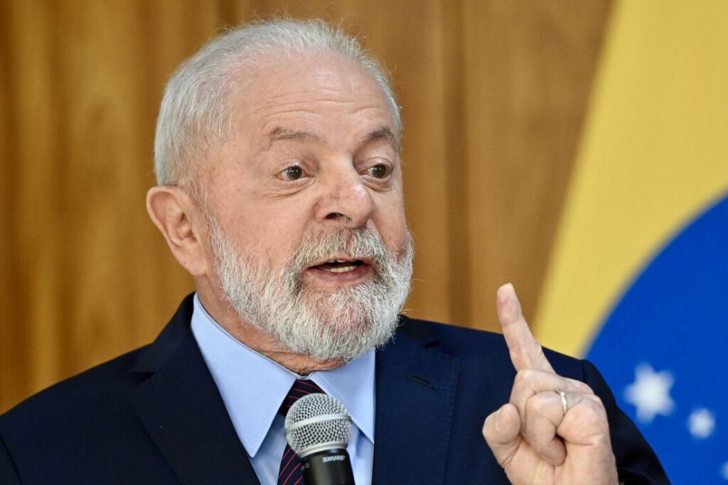 Lula defende ampliação de ministérios e novos concursos