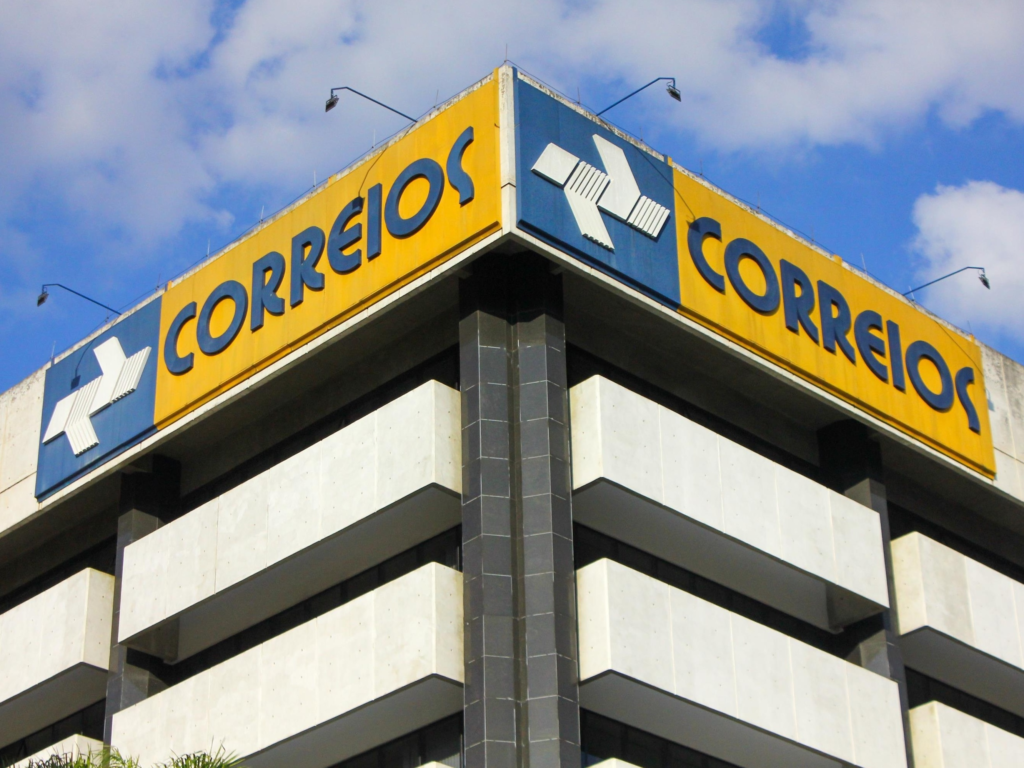 Veja os 5 cargos com mais inscritos no concurso Correios