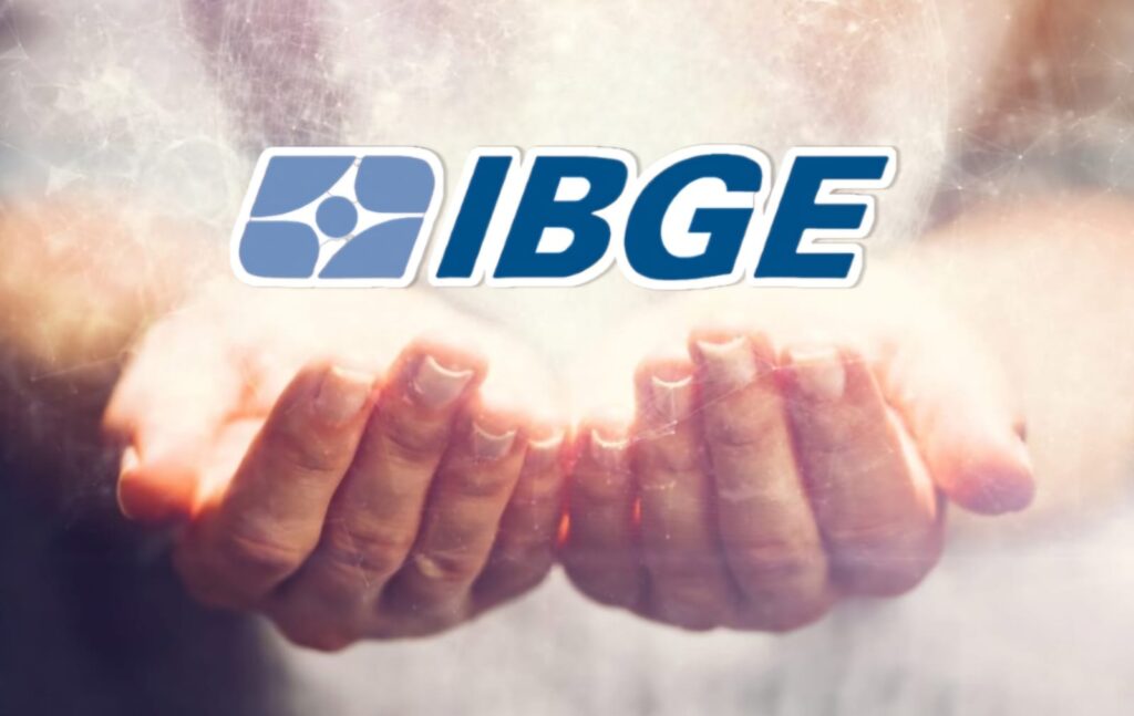 Quais são os benefícios do PSS IBGE, fotografia de uma mão com o logo do IBGE em azul acima desta mão.